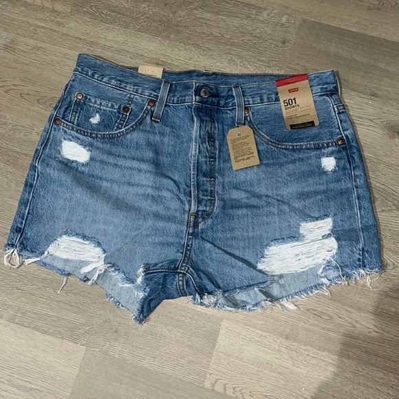 Levi's Pants - NWT!☎️🥀🎁⛽️❤️‍🔥Levi’s 501 high rise women’s shorts